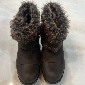 Sorel brown leather bootie size 9 with faux fur
